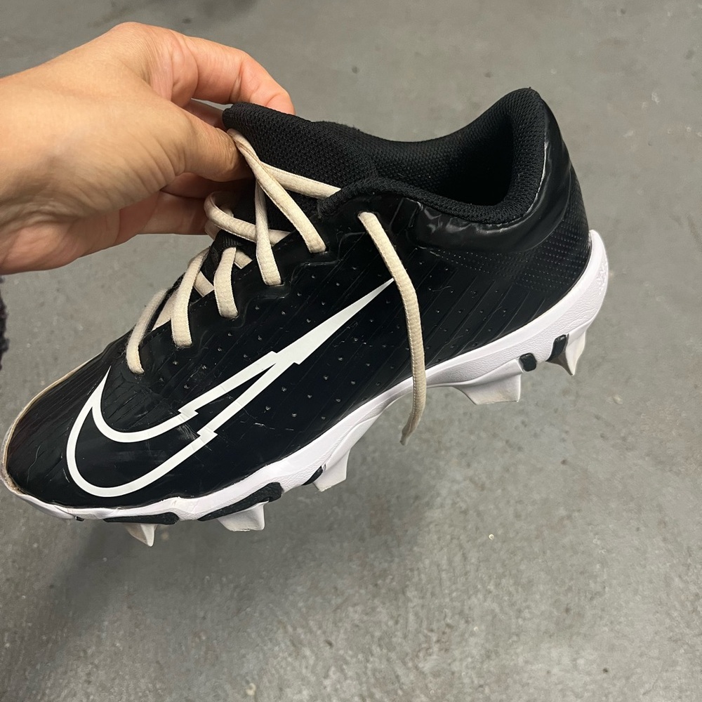 Nike black and white cleats size 6 great condition